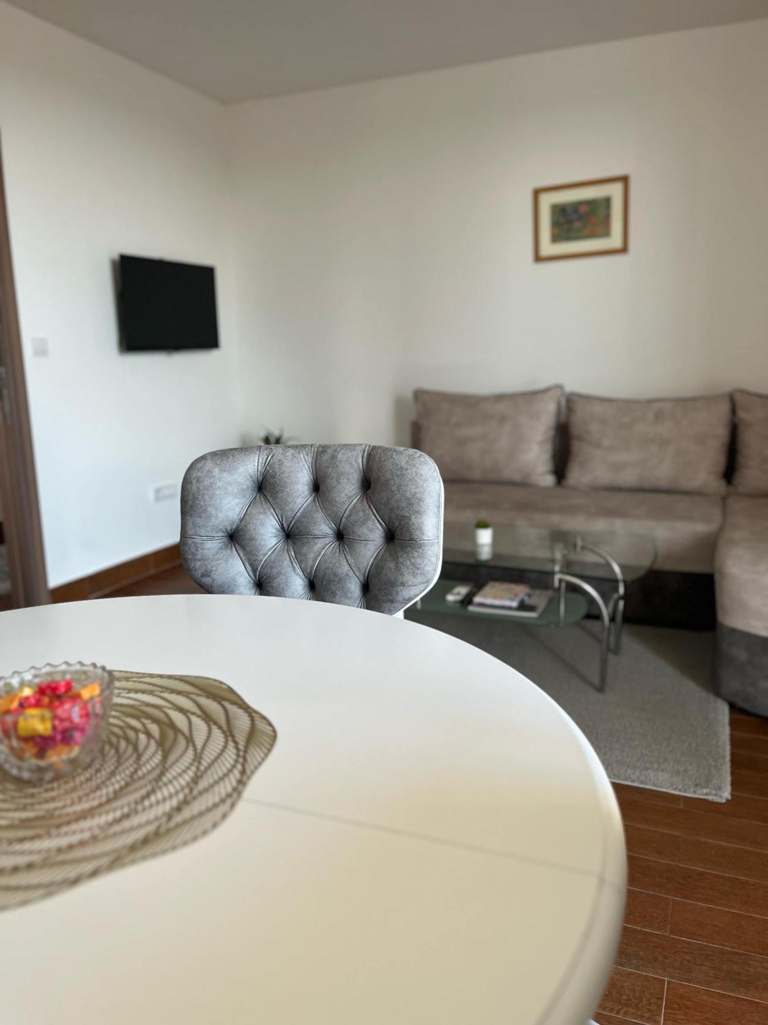 Apartment Surcin *